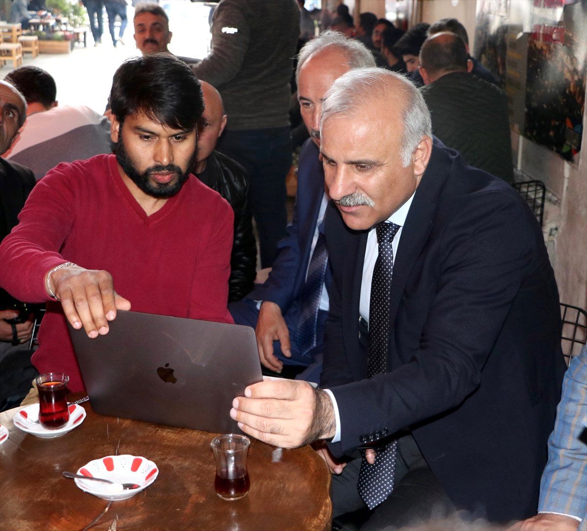 Hint Genç Müslümanlığı Seçti