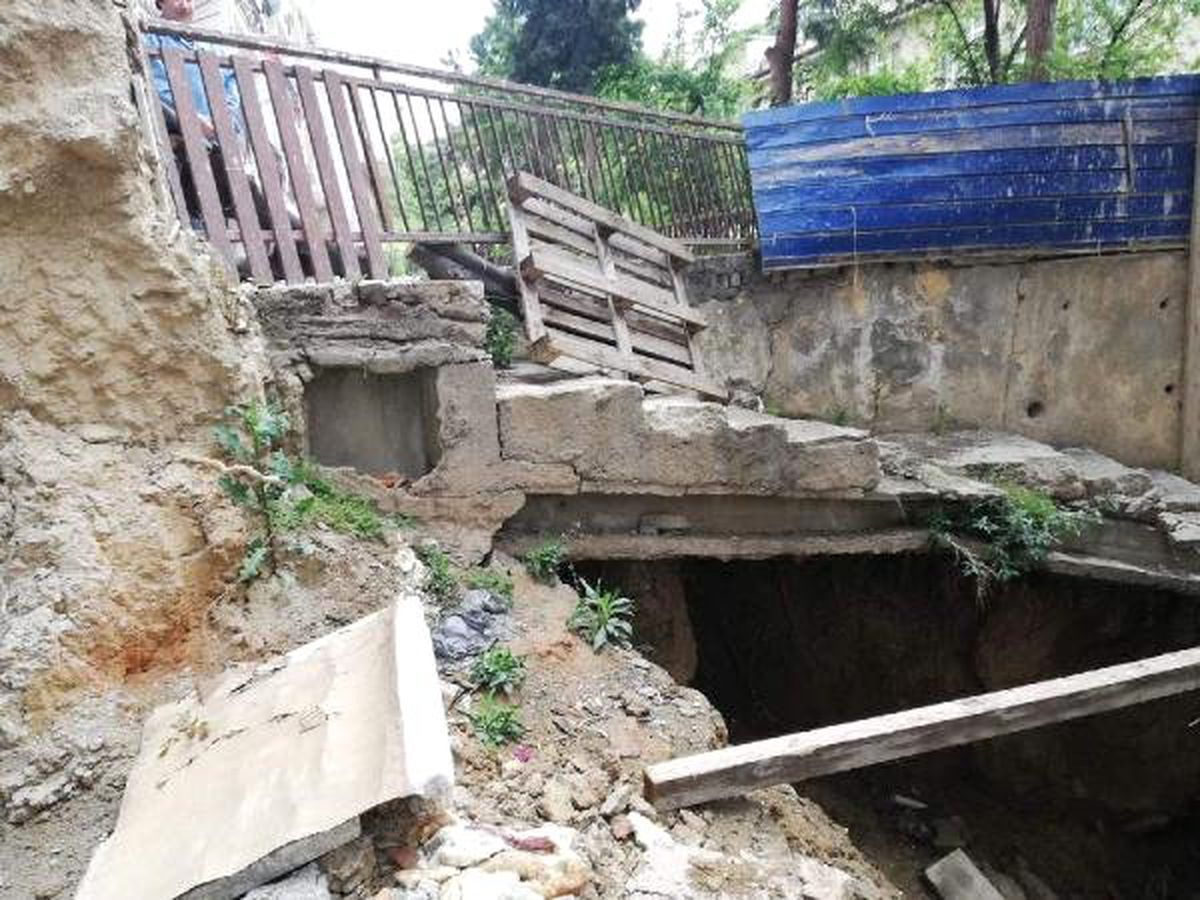 İnşaattaki Toprak Kayması Site Sakinlerini Korkuttu
