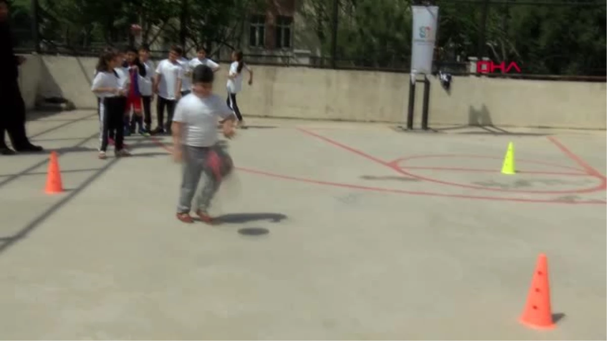 İzmir Bu Proje ile Dezavantajlı Mahallelerde Yaşayan Çocuklar Sporla Tanışıyor