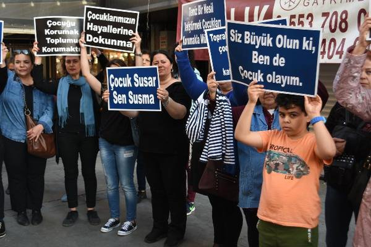 İzmirli Anneler Platformu, Çocuk İstismarına \'Çığlık\' Atarak Tepki Gösterdi