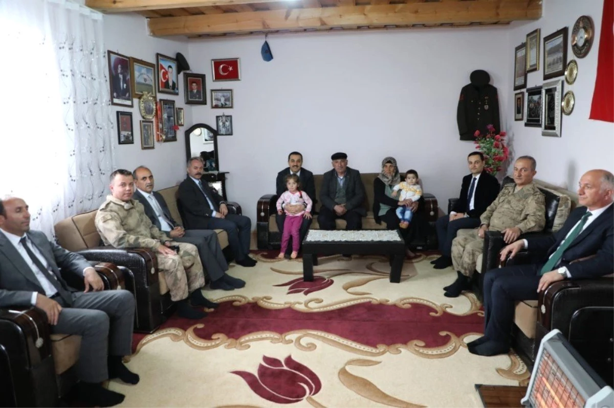 Kars Valisi Türker Öksüz, Şehit Ailelerini Ziyaret Etti