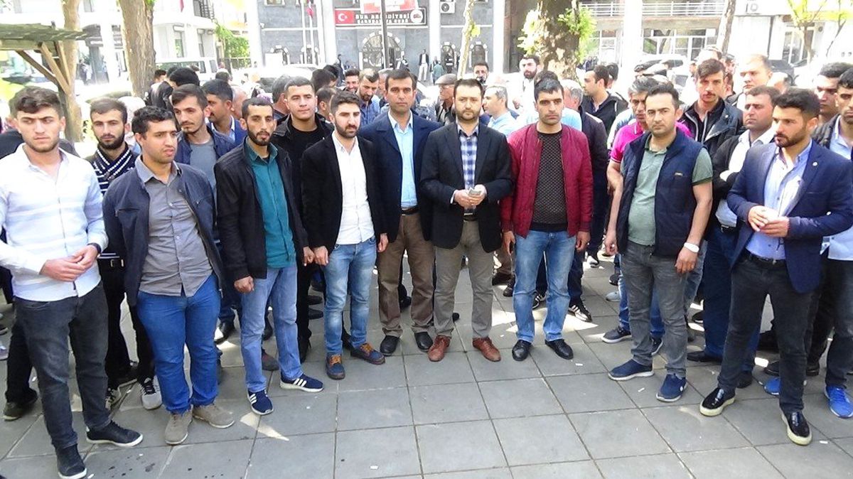 Kayyum Aldı, Hdp\'li Belediye Başkanı Kovdu