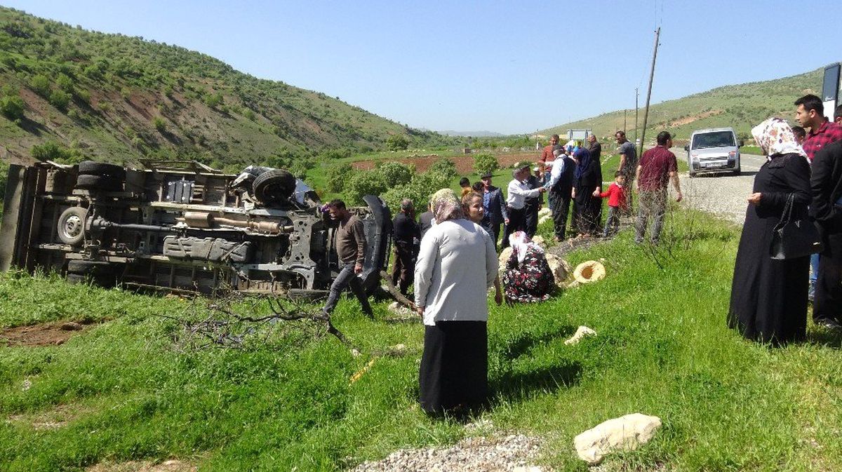 Kaza Yapan Araç 5 Ağacı Devirdikten Sonra Durabildi
