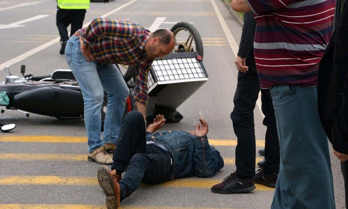 Kazada Yaralanan Sürücüye İlk Müdahale Emniyet Müdüründen