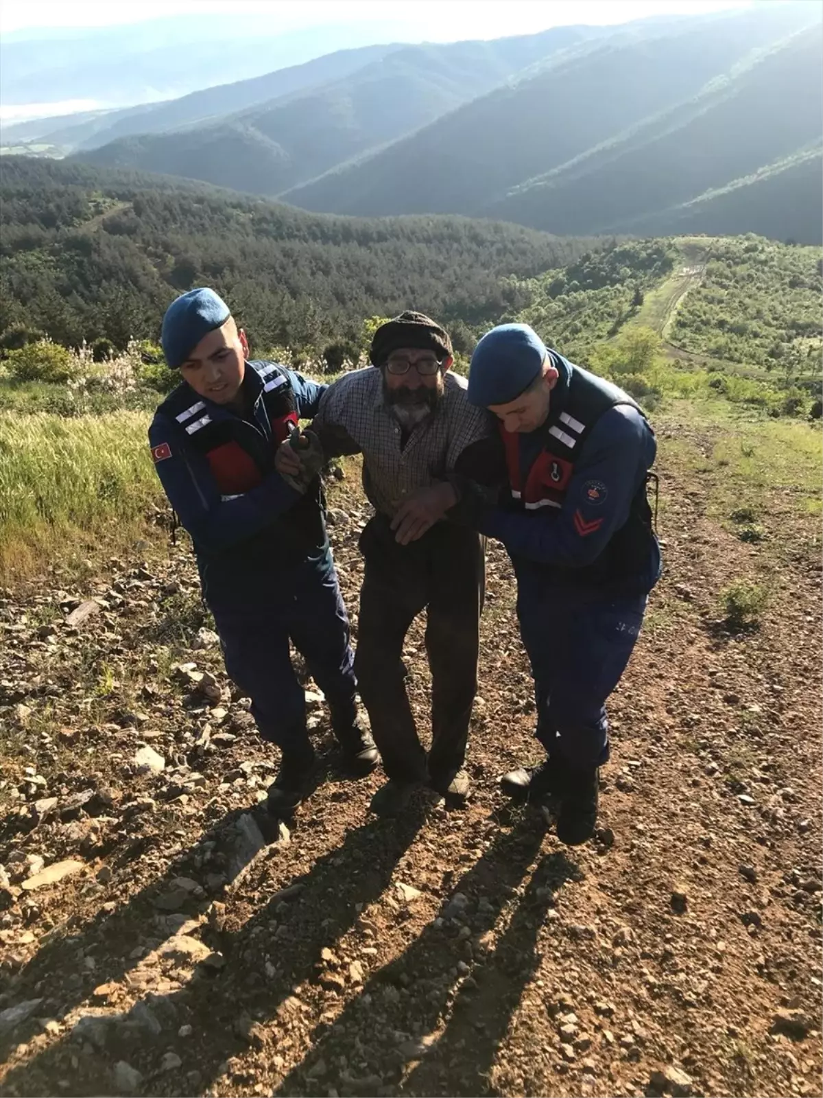 Kepsut\'ta Kaybolan Yaşlı Adamı İz Takip Köpek Timi Buldu