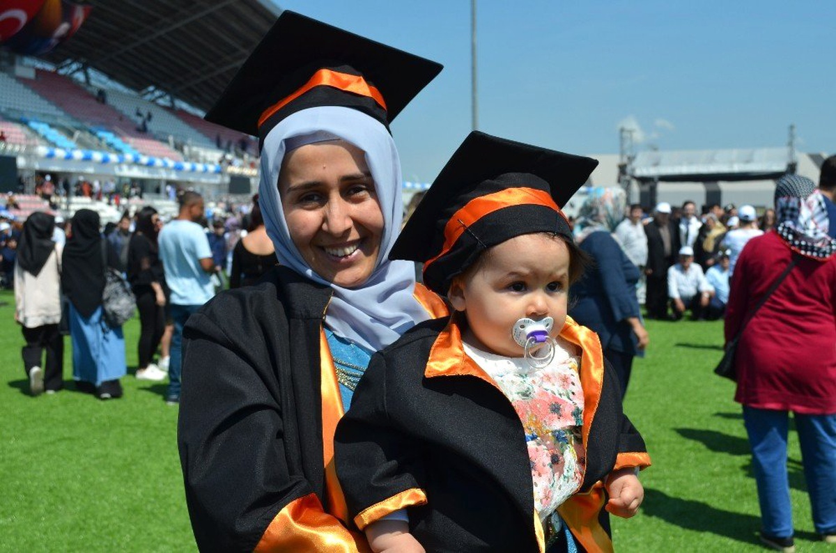 Kızıyla Mezun Olan Anne: "O Doğduktan Sonra Hep Yüksek Not Aldım"