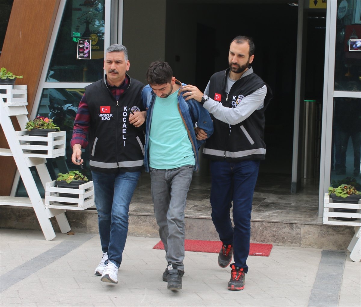 Kocaeli\'de Hırsızlık Şüphelisi Tutuklandı