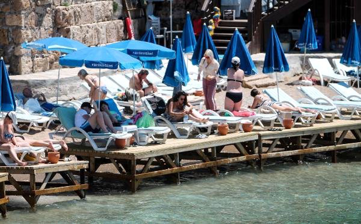 Mermerli Plajı, Turistlerle Doldu