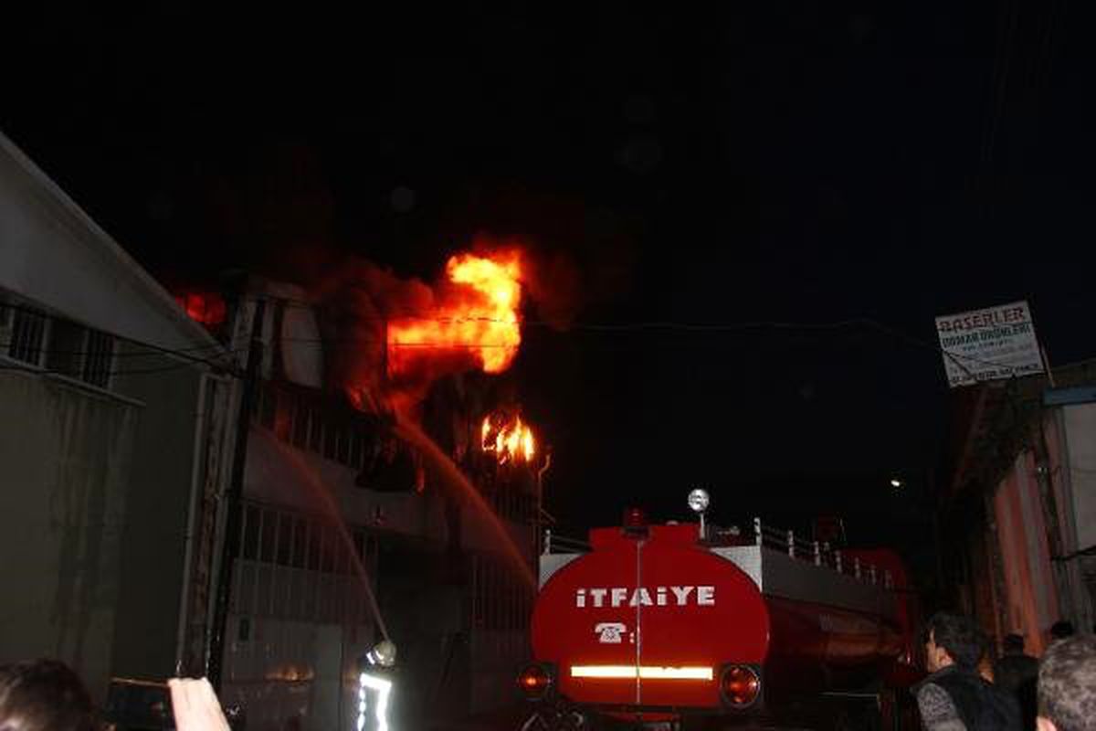 Mobilya ve Tekstil Atölyesinde Çıkan Yangın Panik Yarattı
