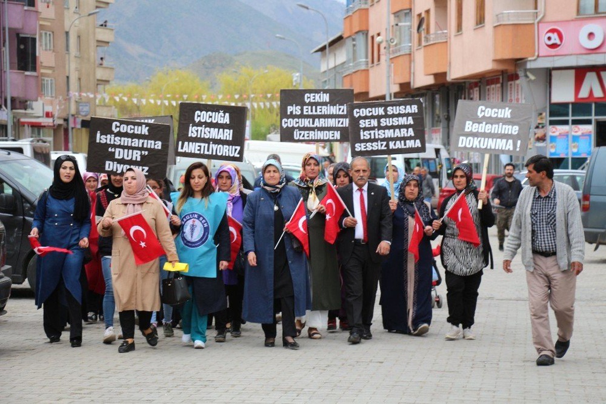 Oltulu Kadınlar Çocuklar İçin Yürüdü