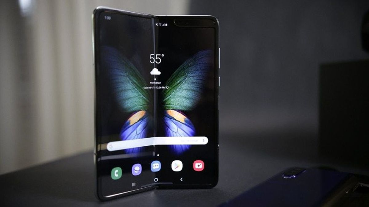 Piyasa Çıkmadan Bozulan Galaxy Fold\'un Ekranı Neden Koruyucu Film Zannedildi?