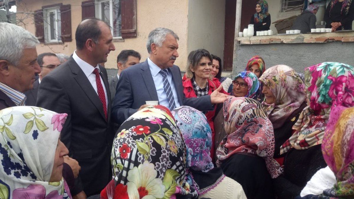 Pozantı\'da Çiftçiye Çilek Fidesi Dağıtıldı