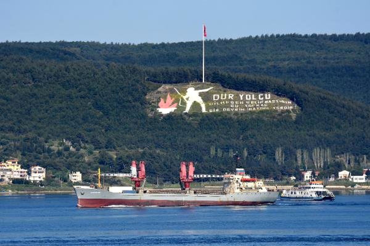 Rus Askeri Kargo Gemisi, Çanakkale Boğazı\'ndan Geçti