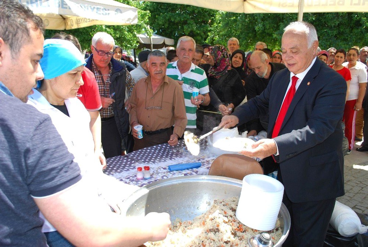Salihli\'de Türkçüler Günü\'ne Mehteranlı Kutlama
