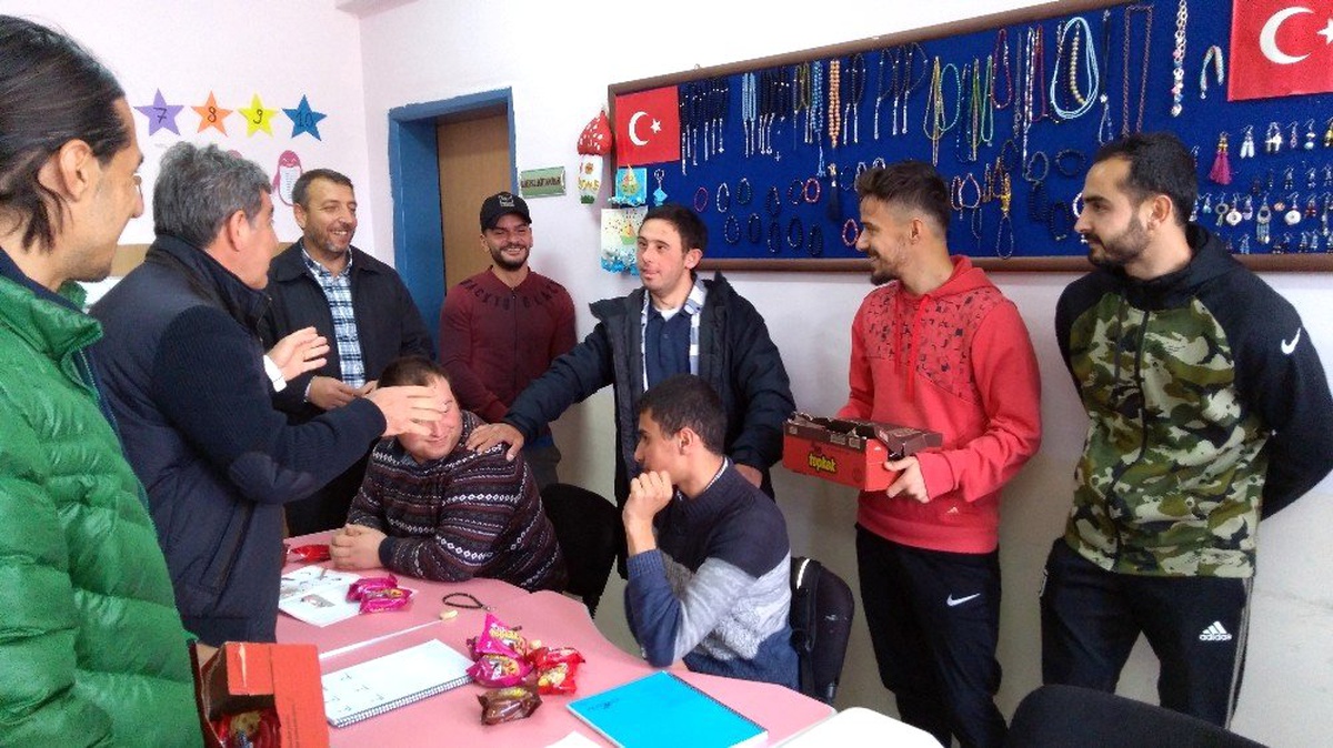Şampiyon Bayburtspor Futbolcularından Özel Eğitim Alan Öğrencilere Ziyaret
