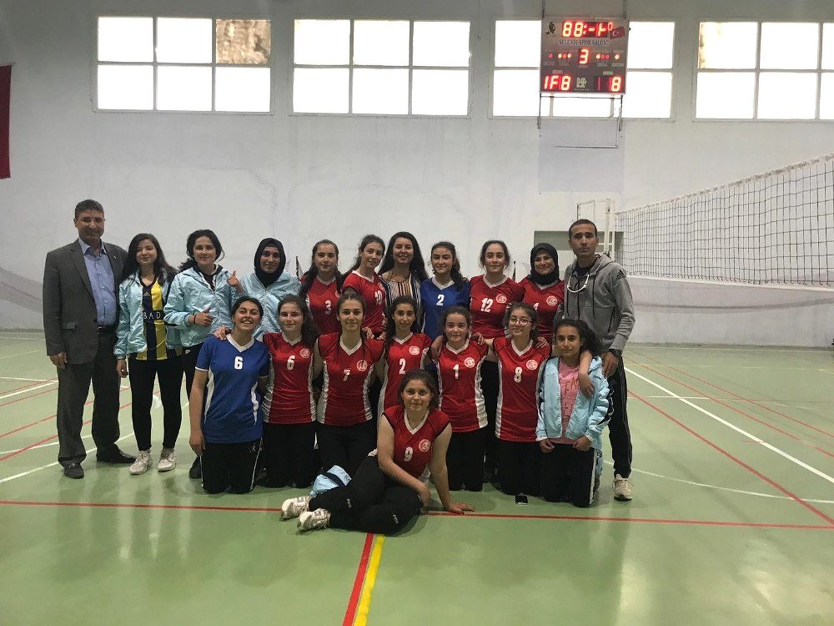 Selendi\'de Futbol ve Voleybolun Şampiyonları Belli Oldu