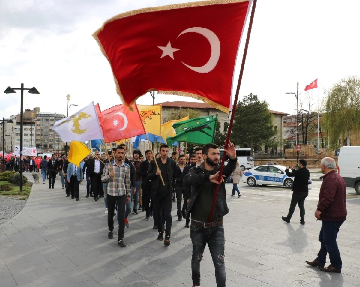 Sivas\'ta Türkçülük Günü Yürüyüşü Düzenlendi