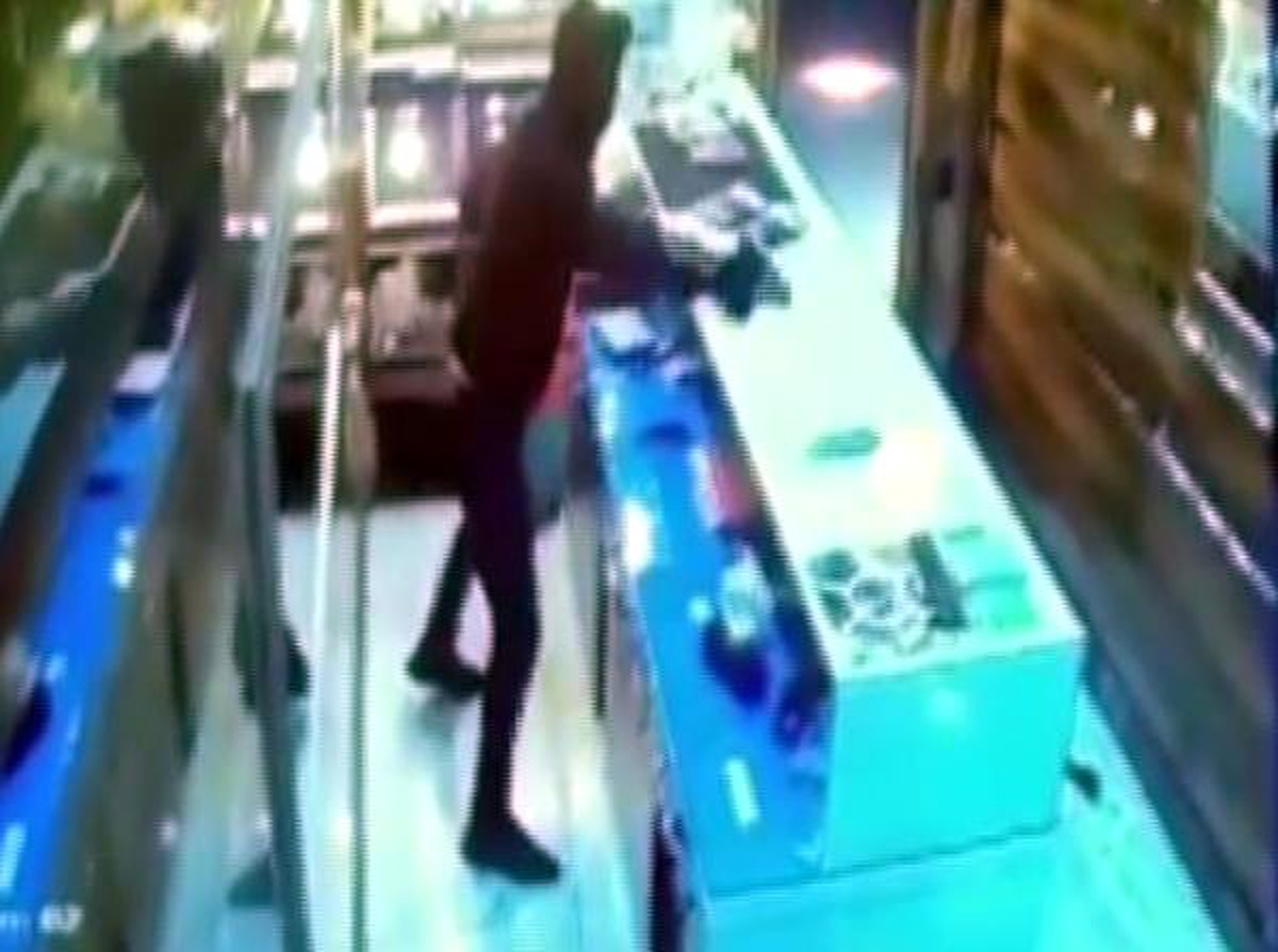 Soyduğu Kuyumcuda 2 Kişiyi Öldüren Polise İlk Duruşmada Müebbet Hapis
