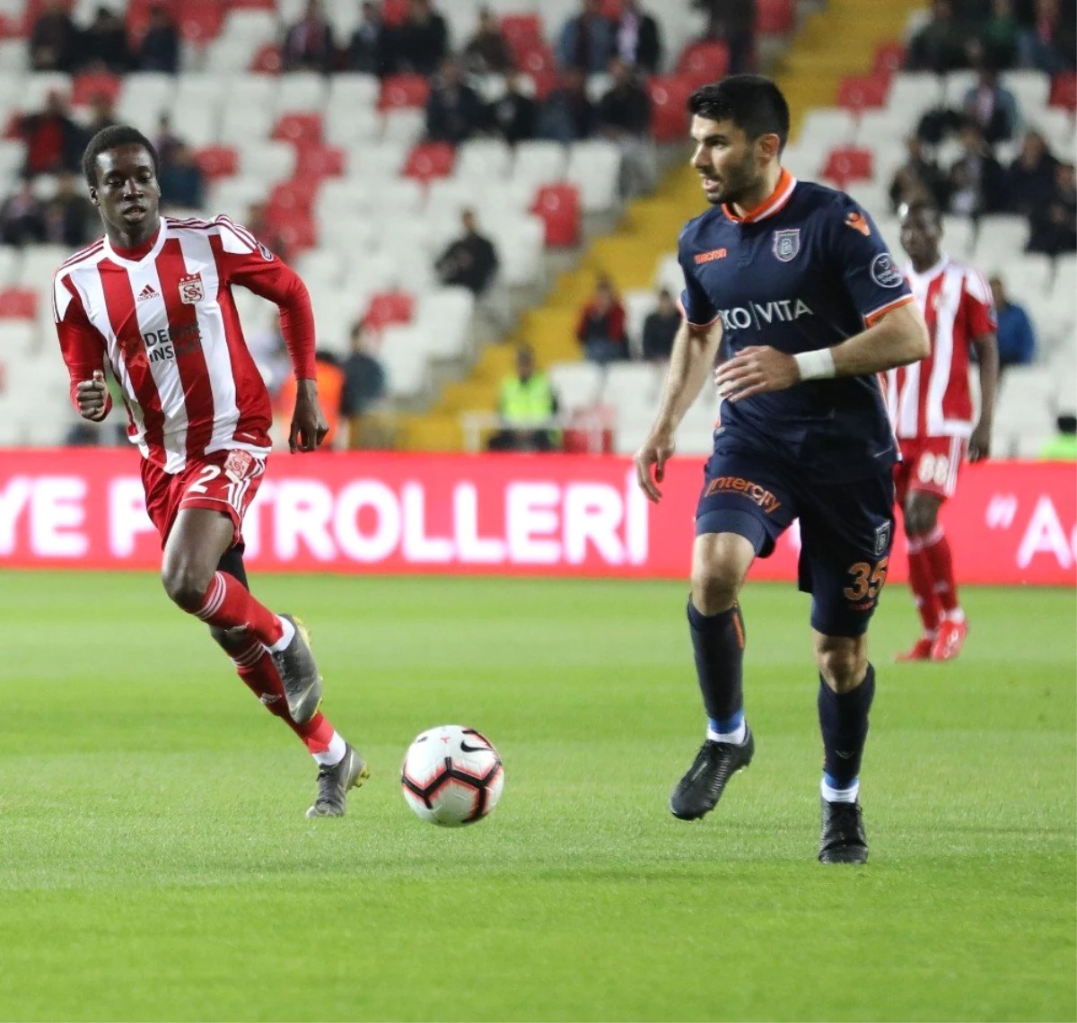 Spor Toto Süper Lig: Dg Sivasspor: 0 - Medipol Başakşehir: 0 (İlk Yarı)