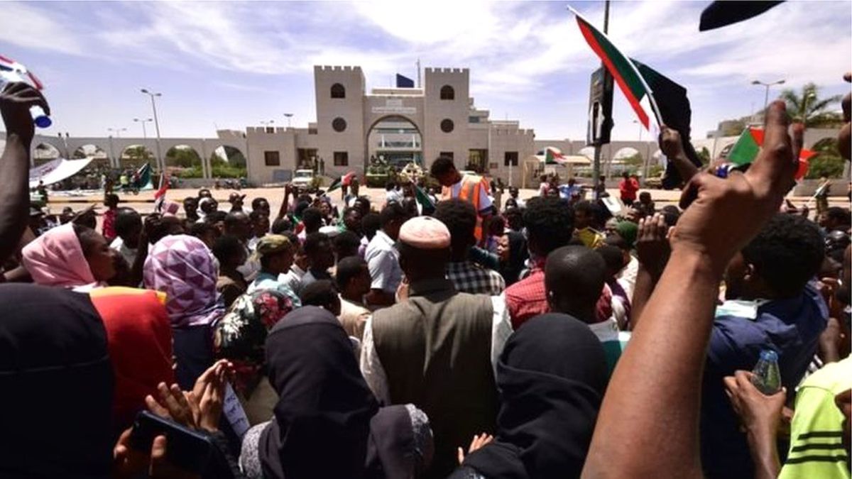 Sudan\'da Askerler Geçici Yönetiminde Sivillerin Çoğunluğu Oluşturmasına Karşı Çıktı