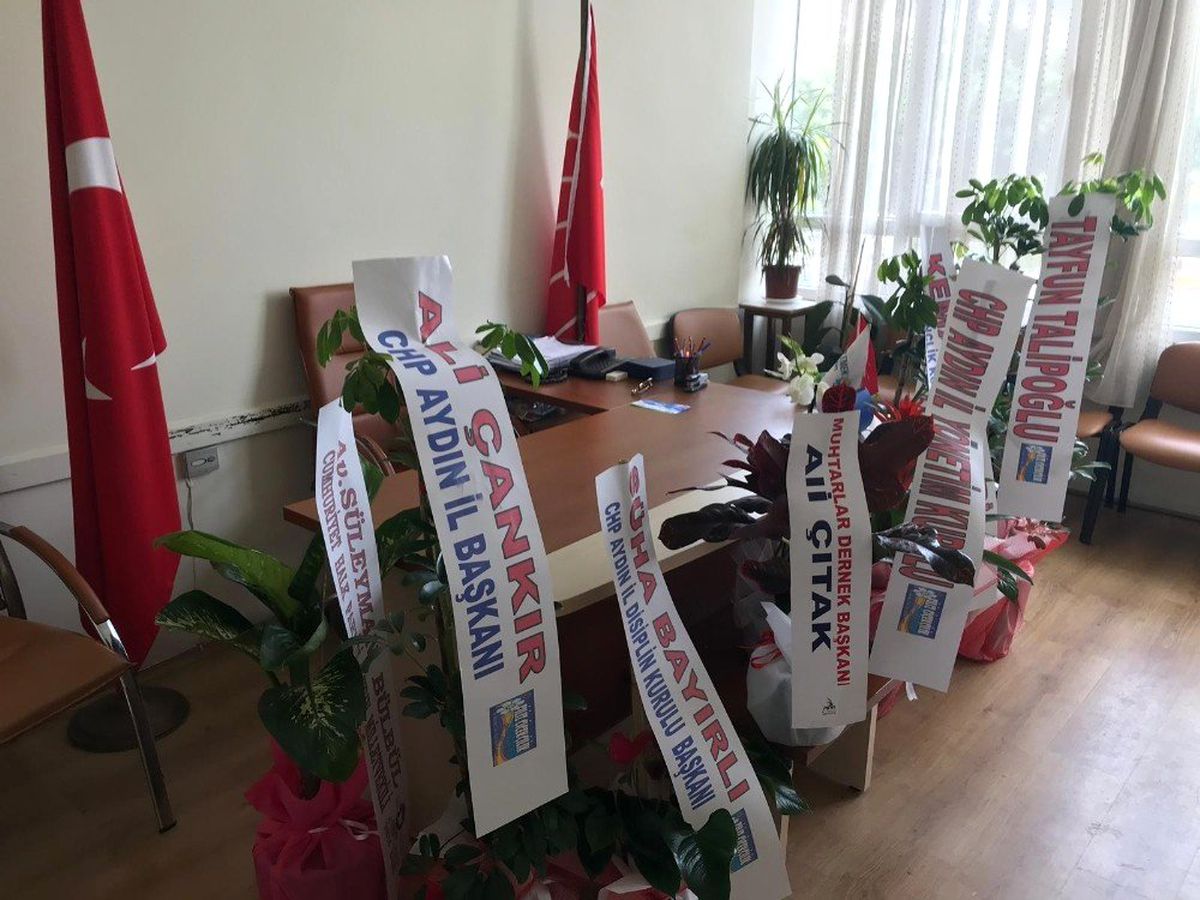 Tebrik Çiçeklerini Satıp Gelirini Lösev\'e Bağışladı