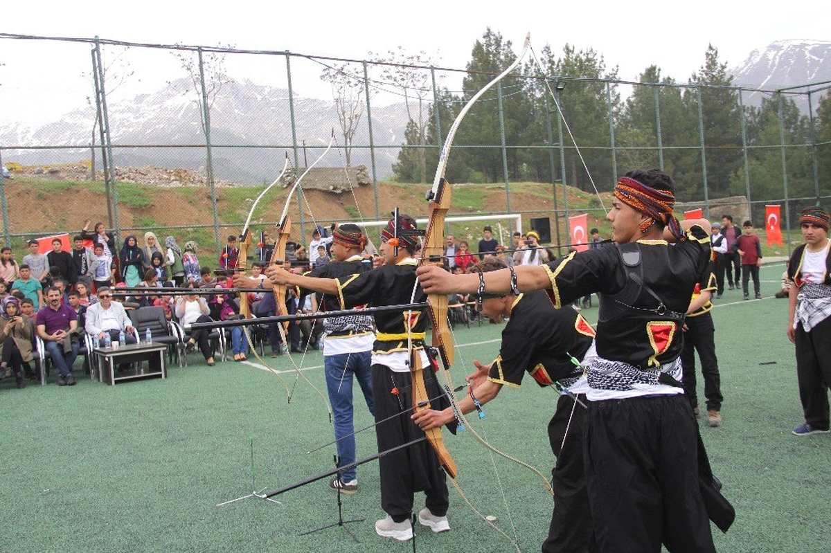 Terörden Arınan İlçede Gençler Ata Sporu Okçuluğu Öğreniyor