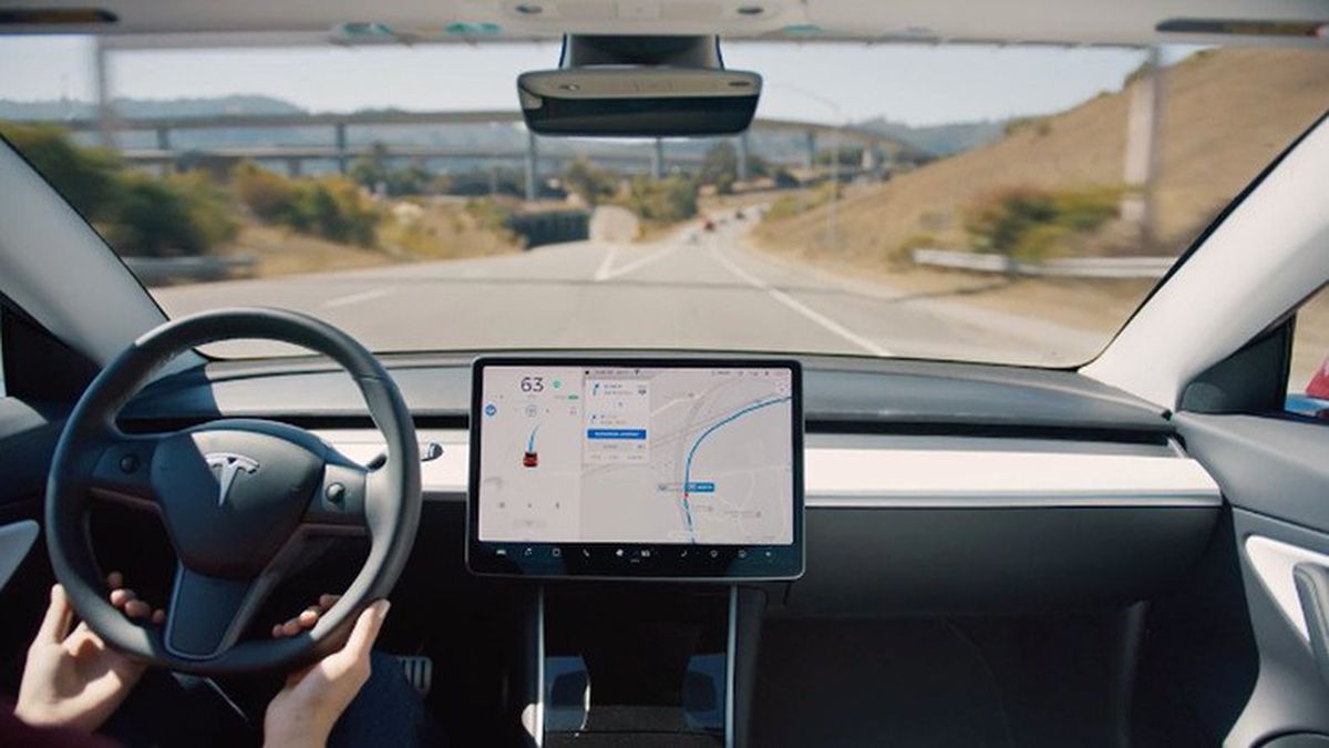 Tesla, Otopilot Özelliği Olan Modeller İçin İki Önemli Yeniliği Duyurdu