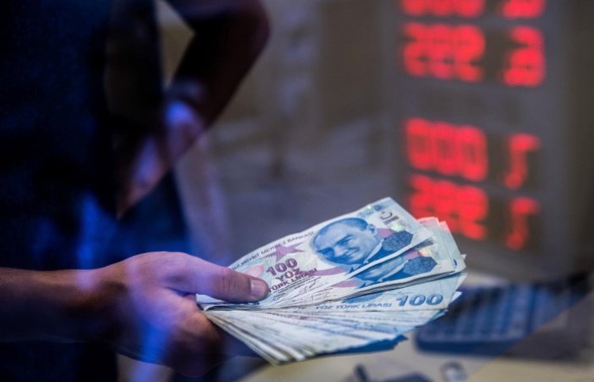 TL sert kayıpların ardından yatay, enflasyon bekleniyor
