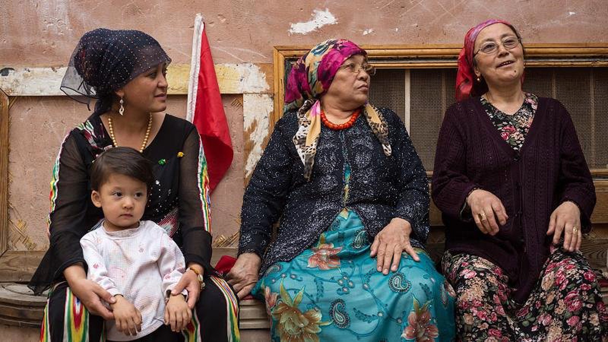 Uygur Türkleri\'nin Her Hareketi Kayıt Altına Alınıyor: Komşuyla Görüşmemek Şüpheli Sayılıyor