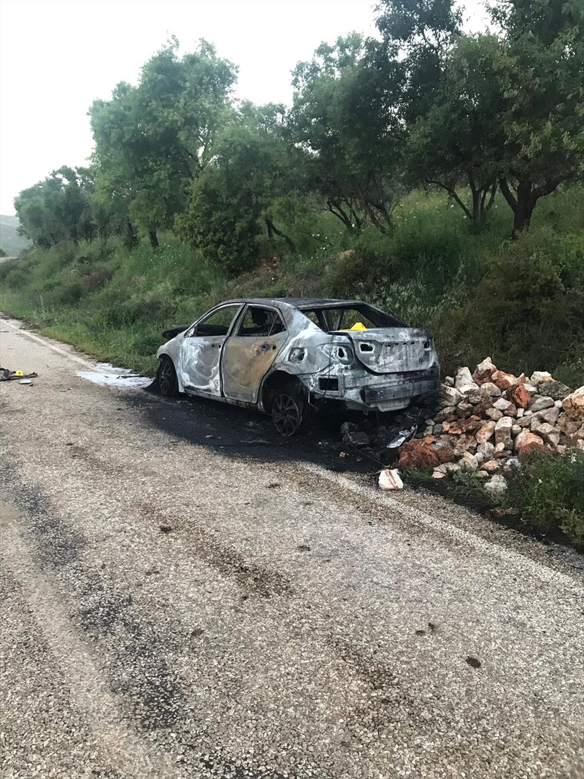 Yanan Otomobilde Erkek Cesedi Bulundu