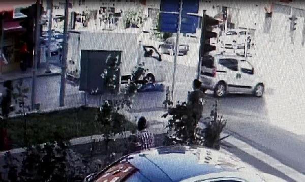 Yayaya Kamyonetin Çarpma Anı Kamerada