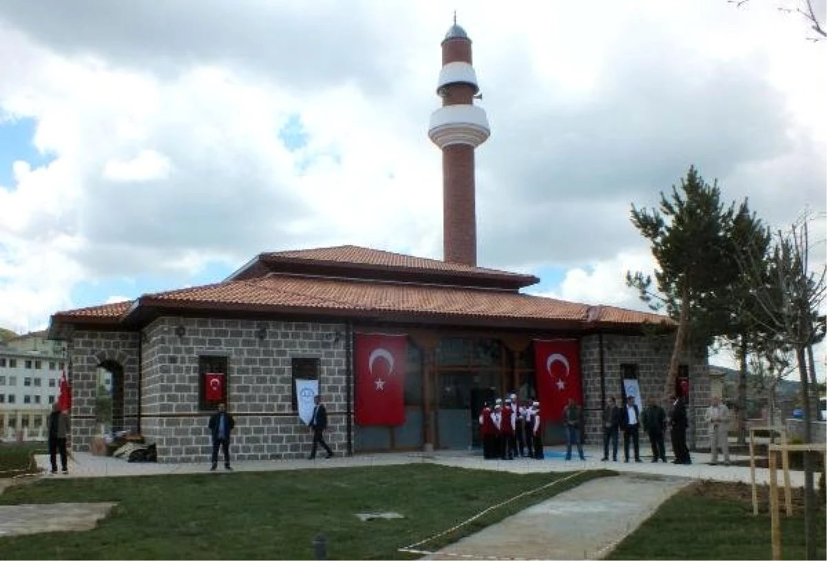 Yozgat\'ta, Cemil Çiçek Tarafından Yaptırılan Cami Açıldı