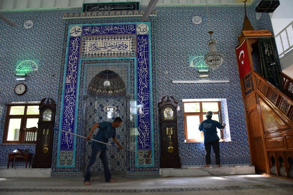 Yunusemre Belediyesinden İbadethanelerde Ramazan Hazırlığı