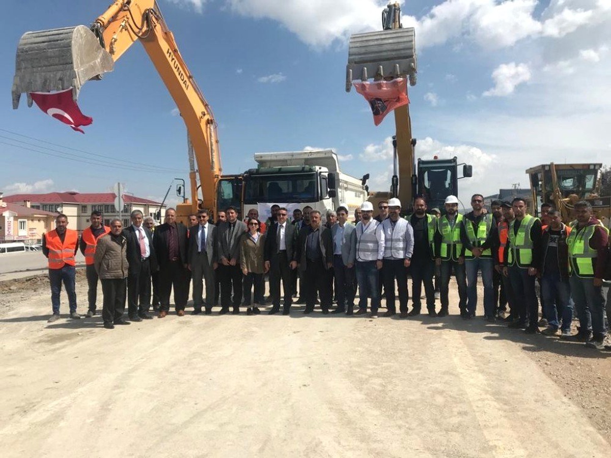 Zahir Kandaşoğlu: "Hepimizde Taşın Altına Elimizi Atmak Zorundayız"
