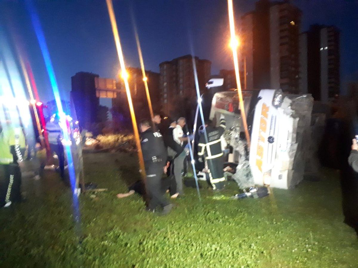 Adana Dr. Ahmet Sadık Bulvarında Yolcu Otobüsü Devrildi Çok Sayıda Yaralı Var, Bölgeye Sağlık...
