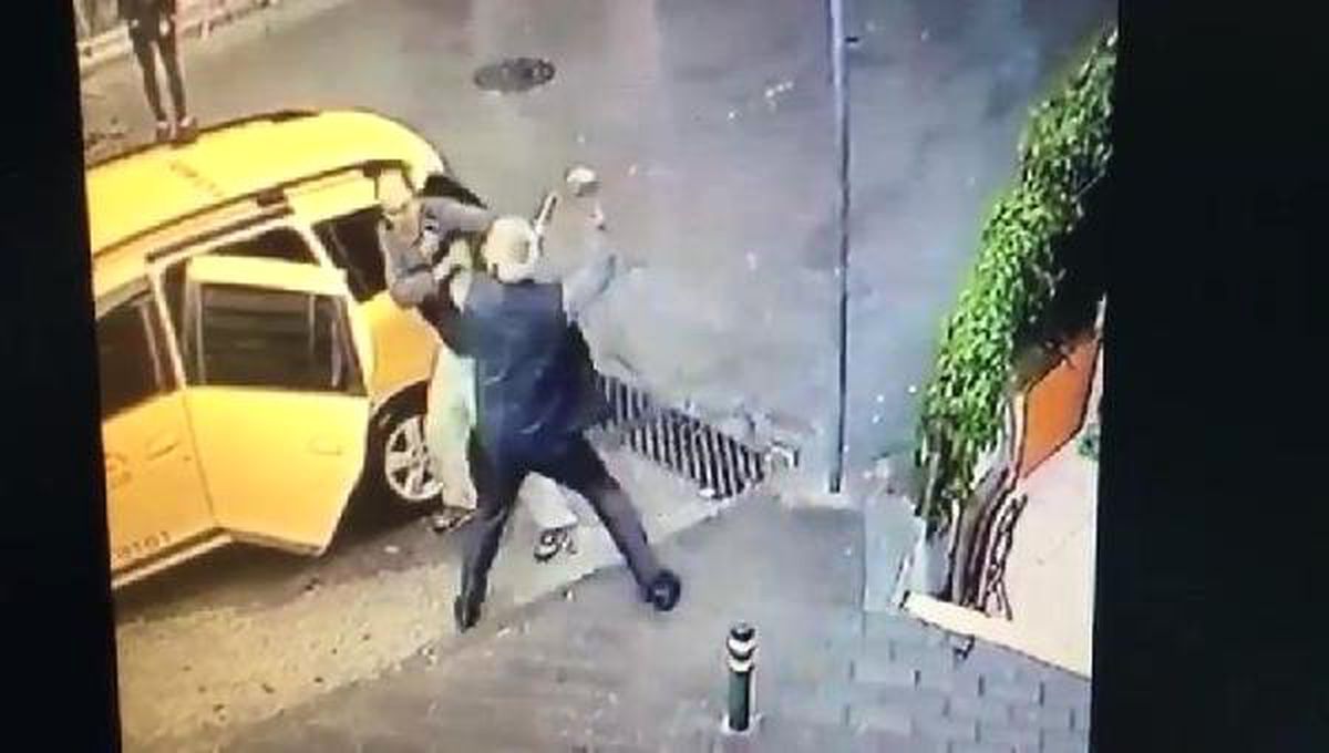 Alacağını İsteyen Arkadaşını Bıçaklama Anı Kamerada