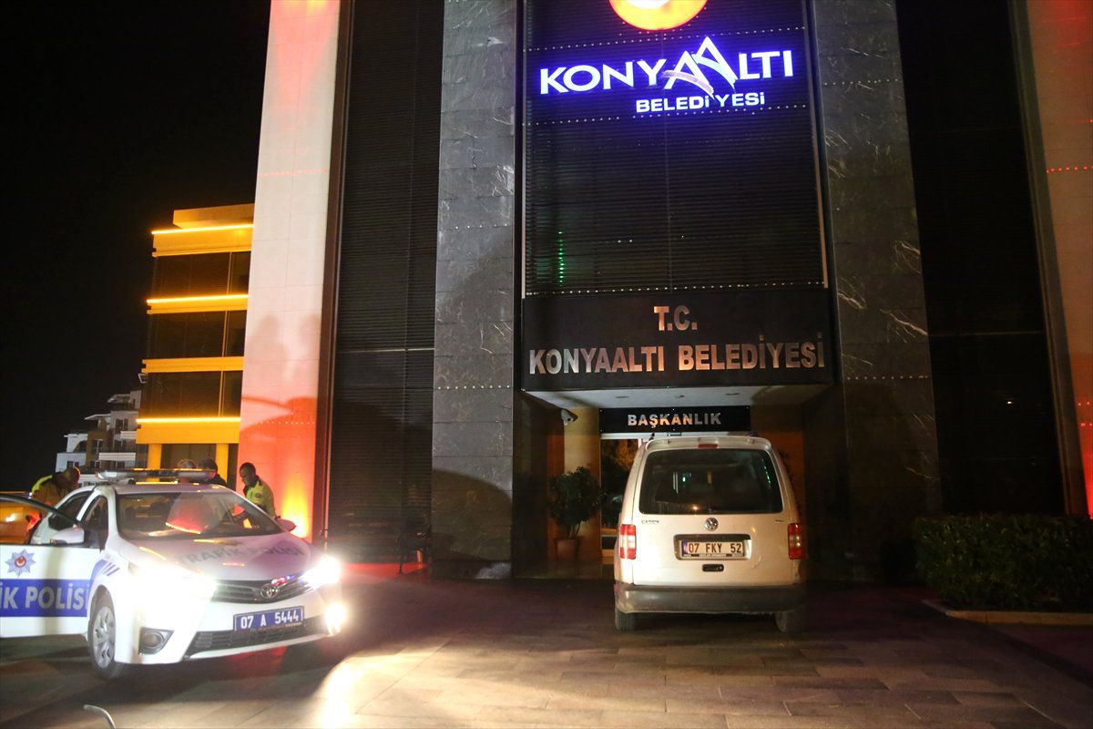 Alkollü Sürücü Aracıyla Belediyeye Girmeye Çalıştı