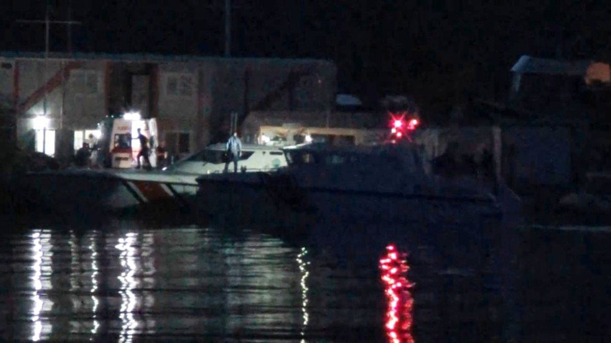 Ayvalık\'ta Tekne Faciasında Kayıp Olan 3 Kişi İçin Hummalı Çalışma Sürüyor
