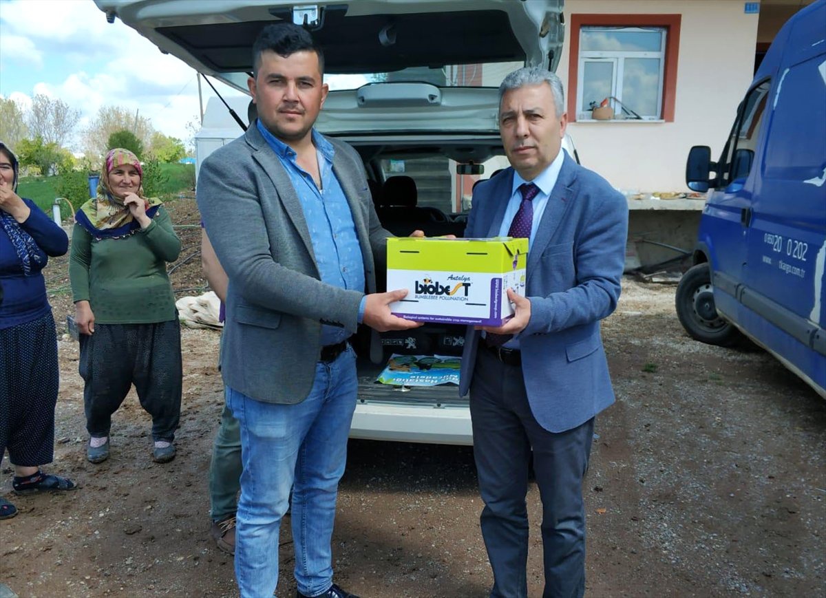 Beyşehir\'de Domates Güvesine Karşı Çiftçilere Yararlı Böcek ve Arı Dağıtıldı