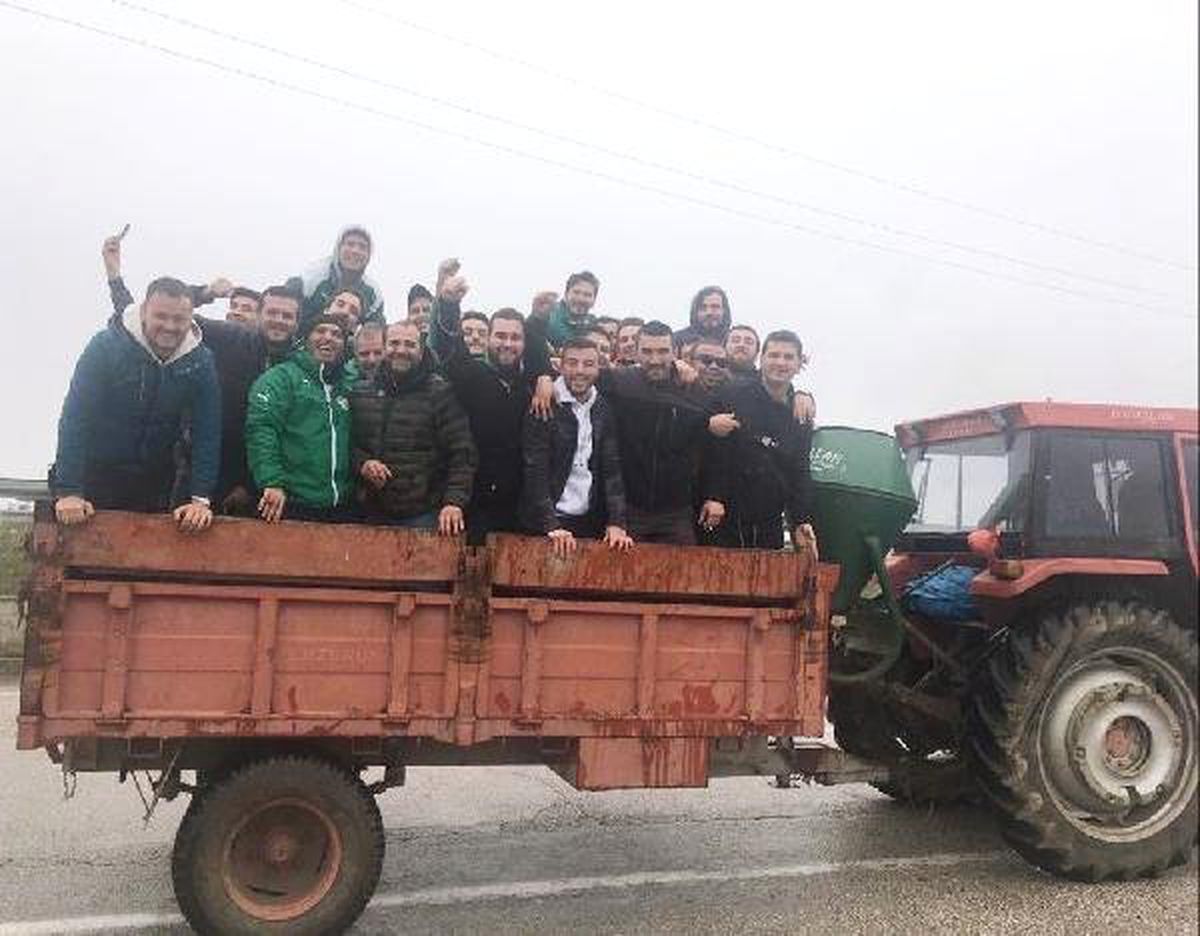 Bursaspor Taraftarları Maça Traktörle Gitti