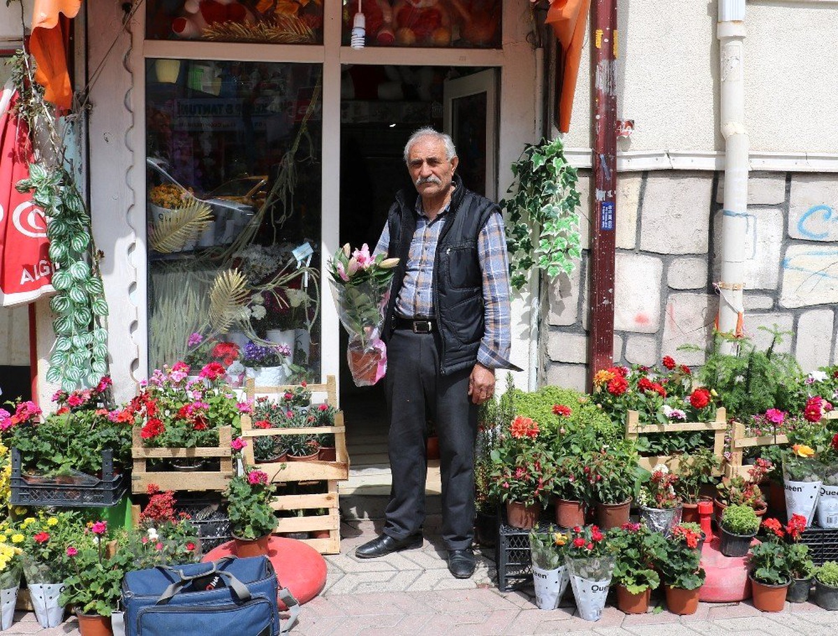 Çaresizlikten Girdi Şimdi Bırakamıyor