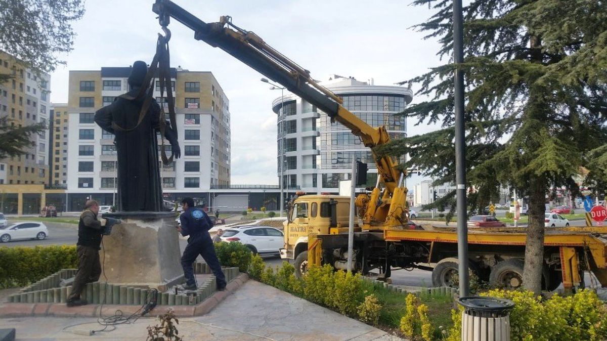 Damat İbrahim Paşa Heykeli Bakıma Alındı