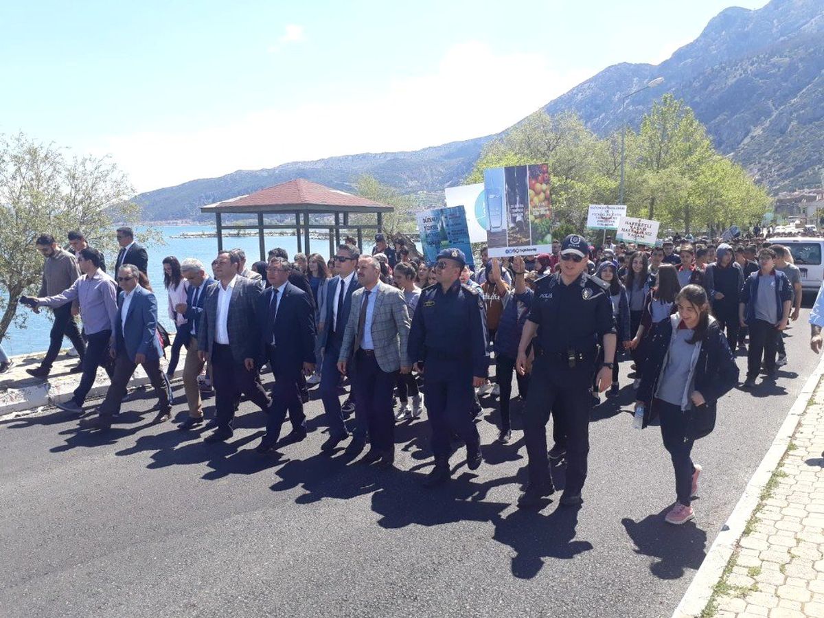Eğirdir\'de Sağlık İçin Yürüdüler
