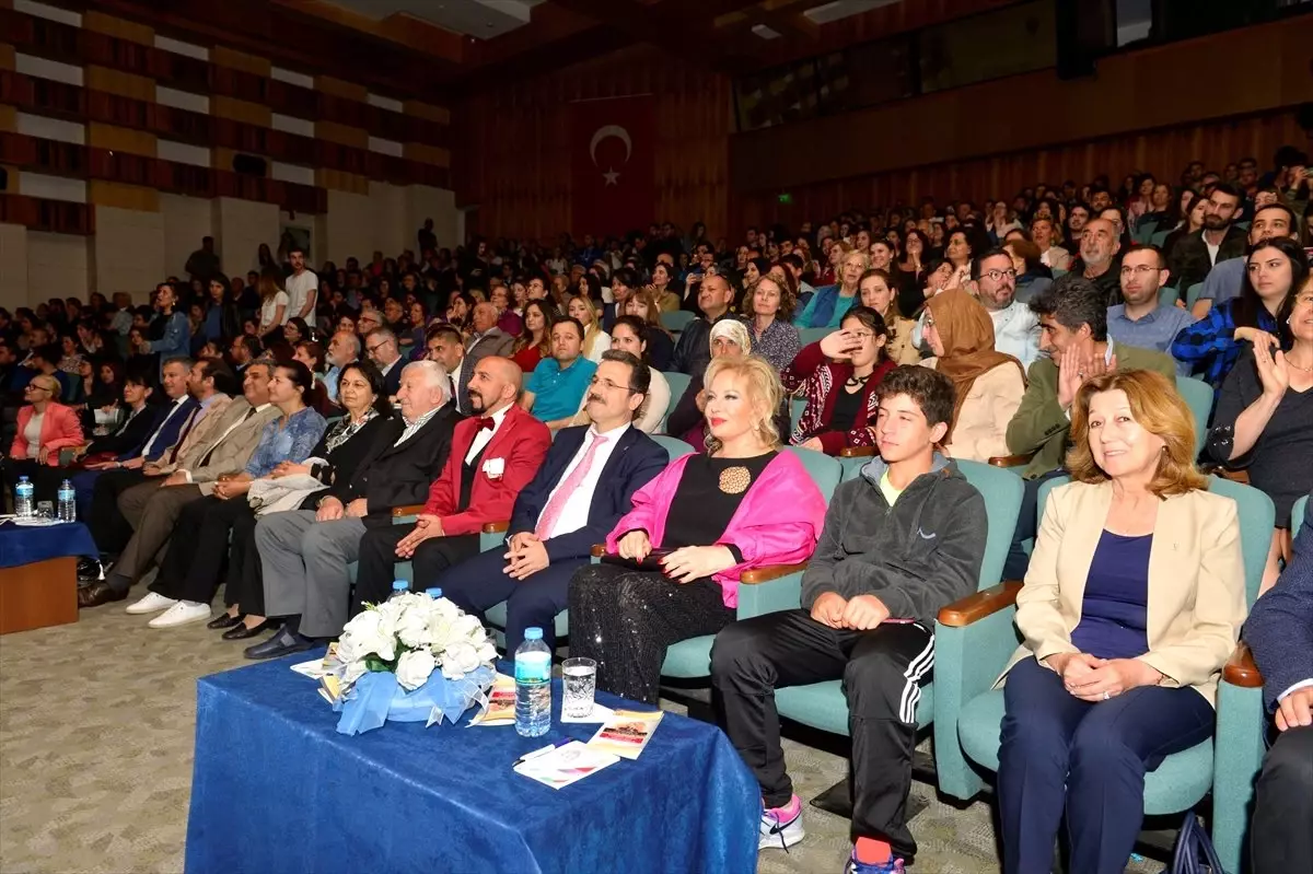 Emel Sayın\'ın Ses Verdiği Şarkılar" Konseri