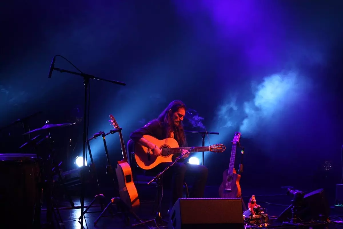 Estas Tonne, Zorlu Psm\'de Konser Verdi