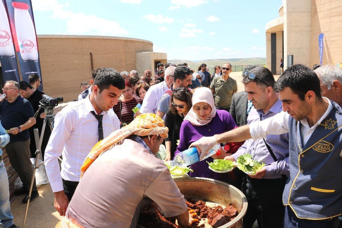 Göbeklitepe\'de \'Minik Şeflerle Gastronomi Festivali\'nde Çiğköfte Kuyruğu