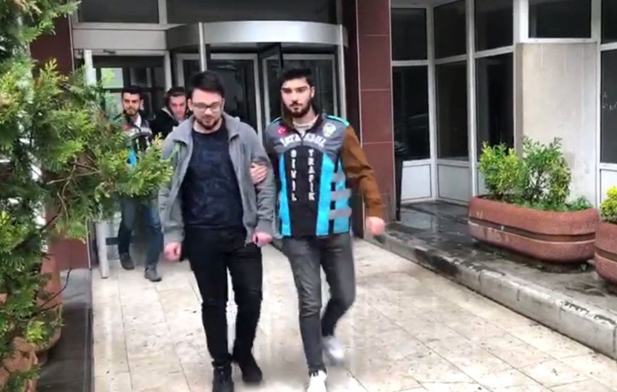 İstanbul\'da Asker Uğurlamasında Yol Kapatıp "Drift" Yapan Magandalar Yakalandı