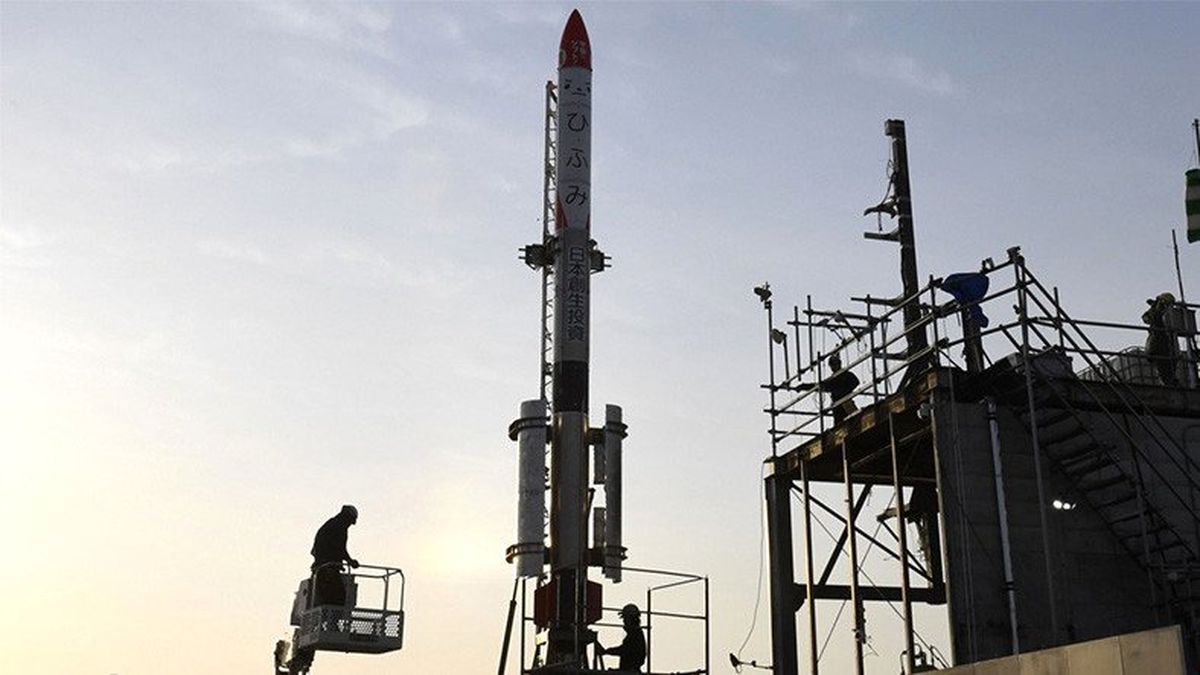Japonya\'nın Falcon 9\'un Yanında Yavrusu Gibi Kalan Roketi İlk Kez Uzaya Ulaştı