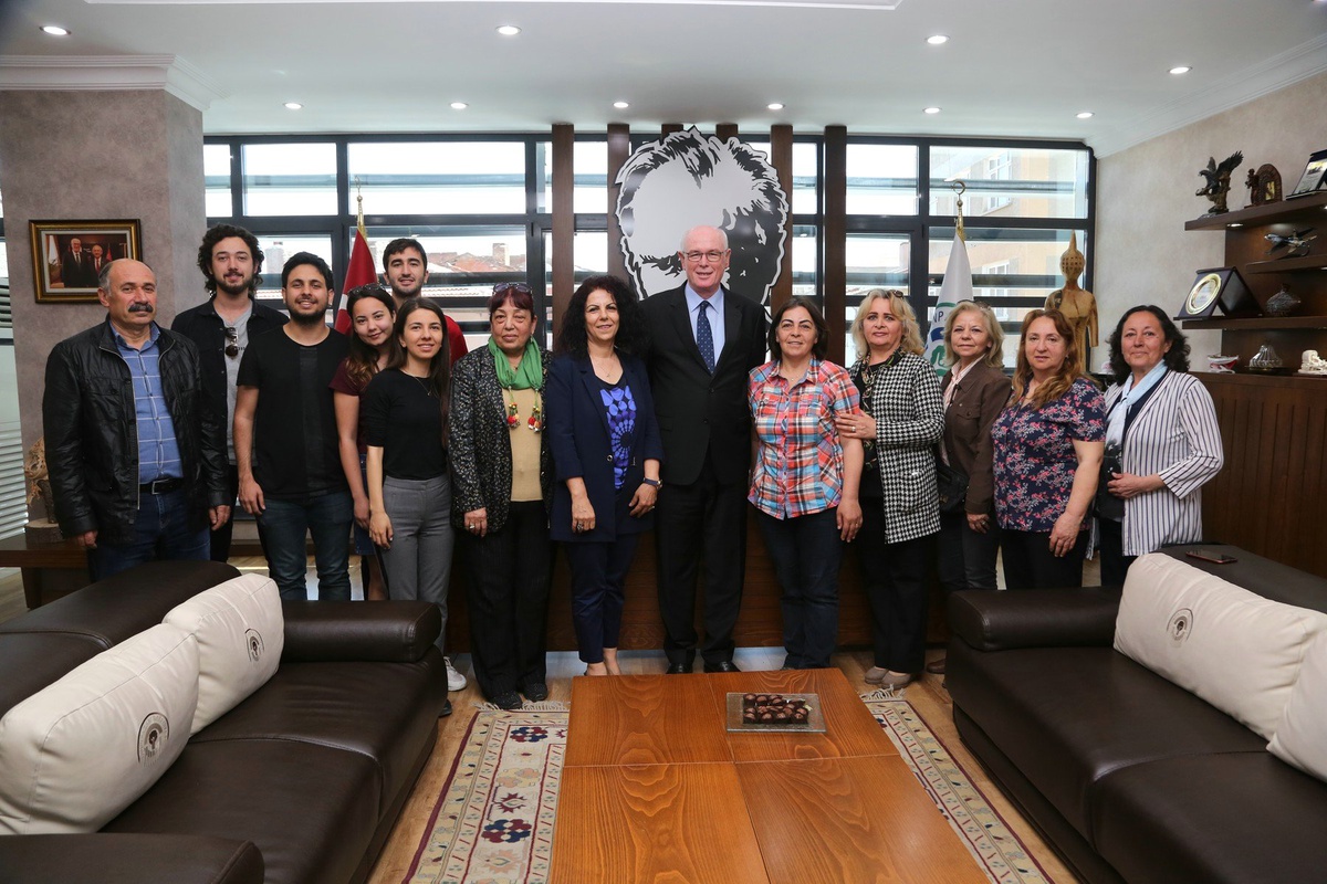 Kadınlar ve Gençlerden Kazım Kurt\'a Tebrik Ziyareti