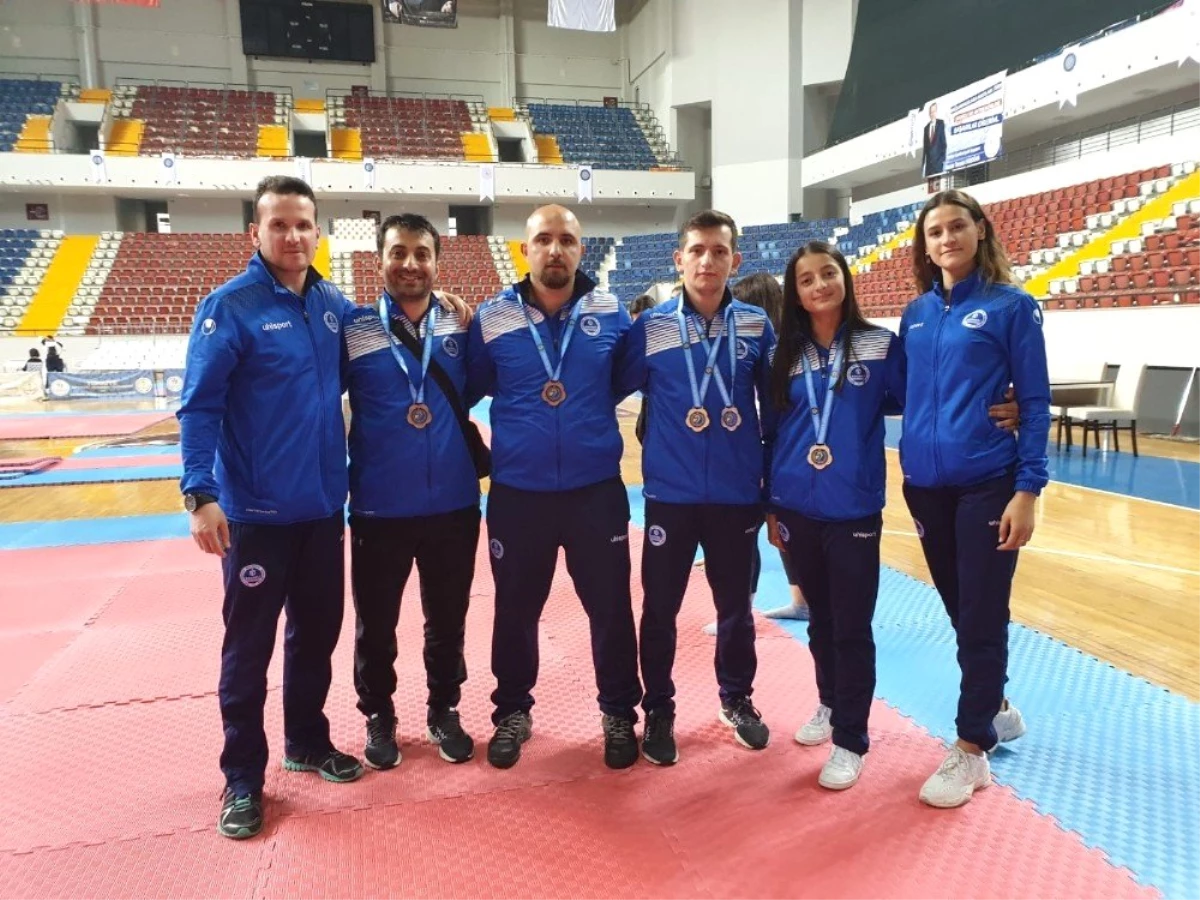 Kağıtsporlu İşitme Engelli Karateciler, 5 Madalya ile Döndü